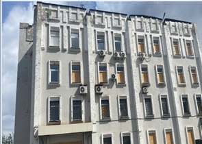 1/2 будинку, загальною площею 1 493,5 кв.м, за адресою: Донецька обл., м. Покровськ (був. Красноармійськ), вулиця Шибанкова, будинок 1-а. Реєстровий номер 62 в реєстровій книзі 1. Інвентарний № 94185. Основні засоби у кількості 166 одиниць