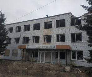 1/3 частка адміністративно-побутової будівлі, загальною площею 353,9 кв.м, за адресою: Донецька обл., Мар`їнський р., м. Мар`їнка, проспект Дружби (був. проспект Ворошилова), будинок 34-а. Реєстраційний номер об`єкту нерухомого майна: 8296424. Інвентарний № 90843. Гараж і розвантажувальний бокс, загальною площею 129,4 кв.м, за адресою: Донецька обл., Мар`їнський р., м. Мар`їнка, проспект Дружби (був. проспект Ворошилова), будинок 34-б. Реєстраційний номер об`єкту нерухомого майна: 8296752. Інвентарний № 90844. Основні засоби у кількості 58 шт