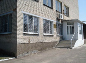 16/100 частин нежитлової будівлі, загальною площею 292,8 кв. м, за адресою: Донецька обл., Новоазовський р., м. Новоазовськ, вулиця 60 років СРСР, будинок 84. Реєстраційний номер об`єкту нерухомого майна: 8078544. Інвентарний № 103141. Основні засоби у кількості 4 шт