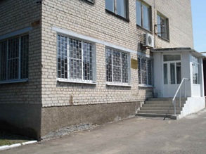 16/100 частин нежитлової будівлі, загальною площею 292,8 кв. м, за адресою: Донецька обл., Новоазовський р., м. Новоазовськ, вулиця 60 років СРСР, будинок 84. Реєстраційний номер об`єкту нерухомого майна: 8078544. Інвентарний № 103141. Основні засоби у кількості 4 шт