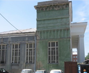 2/100 частини будівлі, загальною площею 59,53 кв. м, за адресою: Луганська обл., м. Луганськ, вулиця Фрунзе, № 108. Реєстровий номер 1726 в реєстровій книзі №11. Інвентарний № 86500