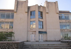 43/100 частини будівель банку, загальною площею 1 552,1 кв. м , за адресою: Херсонська обл., м. Нова Каховка, вулиця Соборна (Щорса), 24. Реєстраційний номер 763 в реєстраційній книзі №5. Інвентарний № 74506. Земельна ділянка, площею 0,2201 га (кадастровий номер 6510700000:10:044:0002), за адресою: Херсонська обл., м. Нова Каховка, вулиця Соборна (Щорса), 24. Реєстраційний номер об`єкту нерухомого майна: 3209259865107. Цільове призначення - для розміщення та обслуговування будівлі банку. Інвентарний номер 74519. Майнові права на гараж, загальною площею 74,30 кв.м , за адресою: Херсонська обл., м. Нова Каховка, вулиця Соборна (Щорса), 24. Інвентарний № 74507. Земельна ділянка, площею 0,0047 га., кадастровий номер 6510700000:10:044:0014, за адресою: Херсонська обл., м. Нова Каховка, вулиця Соборна (Щорса), 24 ``з``. Цільове призначення - для розміщення та обслуговування гаражного боксу. Інвентарний номер 74584 Номер в книзі записів в реєстрації державних актів №029473200007. Основні засоби у кількості 6 одиниць