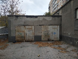 Банк (приміщення) (12/100 часток), загальною площею 778,90 кв.м, за адресою: Донецька обл., м. Маріуполь, вулиця Азовстальська за №19/1. Реєстровий №321 в реєстровій книзі №1. Інвентарний № 105633. Основні засоби у кількості 7 одиниць