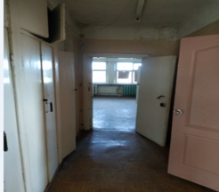 Будинок (А-2 основна будівля), загальною площею 1 056,0 кв.м, з будівлями (Б-гараж, В-гараж, Г-вбиральня, Д-вбиральня, М-сарай), загальною площею 176,8 кв. м, за адресою: Луганська обл., м. Рубіжне, вулиця Дойчева, будинок 7. Реєстраційний номер 285824. Інвентарний № 85863