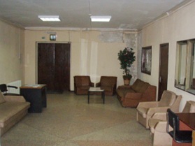 Будівля банку, загальною площею 923,40 кв. м, за адресою: Донецька обл., м. Макіївка, вулиця Кірова (назва нечинна), будинок 51. Реєстраційний номер об’єкта нерухомого майна: 20598568. Інвентарний № 95249. Основні засоби у кількості 7 одиниць