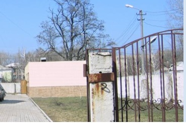 Будівля філії ``Відділення Промінвестбанку у м. Харцизьку Донецької області``, загальною площею 3 031,44 кв.м, за адресою: Донецька обл., м. Харцизьк, вулиця Жовтнева (Октябрьская), будинок 68. Реєстраційний номер об`єкту нерухомого майна: 9038914. Інвентарний № 95087. Бокси, загальною площею 109,00 кв.м, за адресою: Донецька обл., м. Харцизьк, вулиця Жовтнева (Октябрьская), будинок 68. Реєстраційний номер об`єкту нерухомого майна: 9038914. Інвентарний № 95088. Основні засоби у кількості 36 одиниць