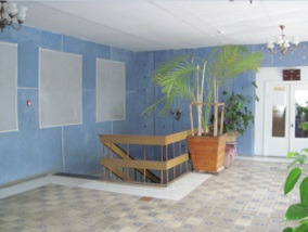 Будівля, загальною площею 1 231,7 кв. м, за адресою: Луганська обл., м. Хрустальний (Красний Луч), вулиця Ялтинська, 4 -``а``. Реєстровий номер 93 в реєстровій книзі №1. Інвентарний № 86457. Гараж, загальною площею 211,7 кв. м, за адресою: Луганська обл., м. Хрустальний (Красний Луч), вулиця Ялтинська, 4 -``а``. Реєстровий номер 93 в реєстровій книзі №1. Інвентарний № 86458. Земельна ділянка, площею 0,1837 га (кадастровий номер 4411600000:08:014:0001), за адресою: Луганська обл., м. Хрустальний (Красний Луч), вулиця Ялтинська, 4 -а. Цільове призначення - для комерційного використання (розміщення та обслуговування будівлі філії ``Відділення Промінвестбанку в м. Красний Луч Луганської області ``). Інвентарний номер 86463. Основні засоби у кількості 38 шт