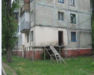 Квартира, загальною площею 46,30 кв.м (житлова площа - 30,90 кв.м), за адресою: Луганська обл., м. Антрацит, вулиця Петровського, будинок 49 в, квартира 2. Реєстраційний номер об’єкта нерухомого майна: 14120165. Інвентарний № 85614