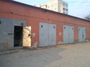 Майнові права на гаражі (бокси для 4 автомобілів), загальною площею 135,1 кв.м, за адресою: Автономна Республіка Крим, м. Керч, вул. Блюхера, 23-а. Інвентарний № 88549