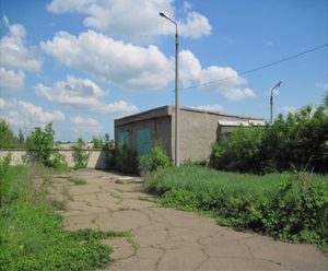 Майнові права нежитловий будинок, загальною площею 1 748,8 кв. м, за адресою: Луганська обл., м. Антрацит, вулиця Ростовська, 15 ``а``. Реєстровий номер 212 в реєстровій книзі 2. Інвентарний № 85507. Майнові права на гаражі (літ. Г, Д, Е), загальною площею 120,8 кв. м, за адресою: Луганська обл., м. Антрацит, вулиця Ростовська, 15 ``а``. Інвентарний №85509. Майнові права на гаражі (літ. Б, В, Ж), загальною площею 142,5 кв. м, за адресою: Луганська обл., м. Антрацит, вулиця Ростовська, 15 ``а``. Інвентарний №85508. Кондиціонер ``AEГ`` ACS 077 HR. Інвентарний № 85703