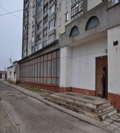 Нежиле приміщення, банку, загальною площею 905,8 кв.м, за адресою: Автономна Республіка Крим, м. Армянськ, мікрорайон ім. Генерала Корявко, буд. 3. Реєстраційний номер : 25454058. Інвентарний № 88524. Гаражі з побутовим приміщенням та складом, загальною площею 119,5 кв.м, за адресою: Автономна Республіка Крим, м. Армянськ, мікрорайон ім. Генерала Корявко, буд. 3-А. Реєстровий номер 84 в реєстровій книзі №4. Інвентарний № 88550. Основні засоби у кількості 23 шт