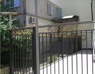 Нежиле приміщення (в літ. ``В``), загальною площею 108,1 кв.м, за адресою: Автономна Республіка Крим, м. Керч, вулиця Ленінців Юних, будинок 1. Реєстраційний номер об’єкта нерухомого майна: 6687991. Інвентарний № 88538. Основні засоби у кількості 16 одиниць