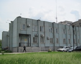 Нежитлова будівля , будинок банку, загальною площею 1 994,90 кв. м, за адресою: Луганська обл., м. Алчевськ, вулиця Леніна, 44. Реєстраційний номер 301382 (номер запису 141 в книзі 1). Інвентарний № 83779. Будівлі гаражів, загальною площею 224,2 кв. м, за адресою: Луганська обл., м. Алчевськ, вулиця Леніна, 44 а. Реєстровий номер 203 в реєстровій книзі 1). Інвентарний № 83748. Основні засоби у кількості 234 шт