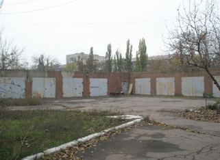 Нежитлова будівля, загальною площею 1 098,2 кв. м, за адресою: Донецька обл., м. Чистяково (був. м. Торез), вулиця Ніколаєва, будинок 35. Реєстраційний номер об`єкту нерухомого майна: 279561. Інвентарний № 94129. Бокси гаражів та майстерні, загальною площею 244,3 кв. м, за адресою: Донецька обл., м. Чистяково (був. м. Торез), вулиця Ніколаєва, будинок 35. Реєстровий номер 153 в реєстровій книзі №3. Інвентарний № 94130. Основні засоби у кількості 107 шт