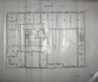 Приміщення банку, загальною площею 1 003,5 кв.м, за адресою: Автономна Республіка Крим, м. Феодосія, вул. Назукіна, №3. Реєстровий номер 298 на стр. 70 в реєстровій книзі №3а. Інвентарний № 88576. Основні засоби у кількості 31 шт